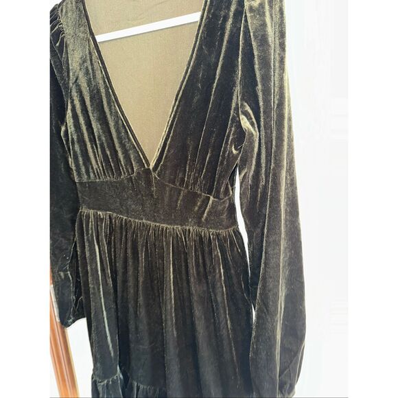 Halara Everyday Deep V-Neck Ruffled Hem Velvet Mini Chill Dress Rifle Green – Wo - Picture 6 of 10